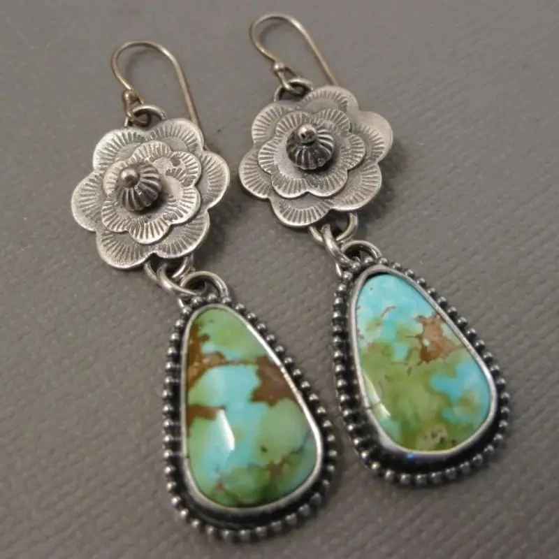 Vintage Exquisite Flower Droplet Synthetic Gems Decor Dangle Earrings for Women Bohemian Retro Style Holiday
Vintage Exquisite Flower Droplet Synthetic Gems Decor Dangle Earrings for Women Bohemian Retro Style Holiday