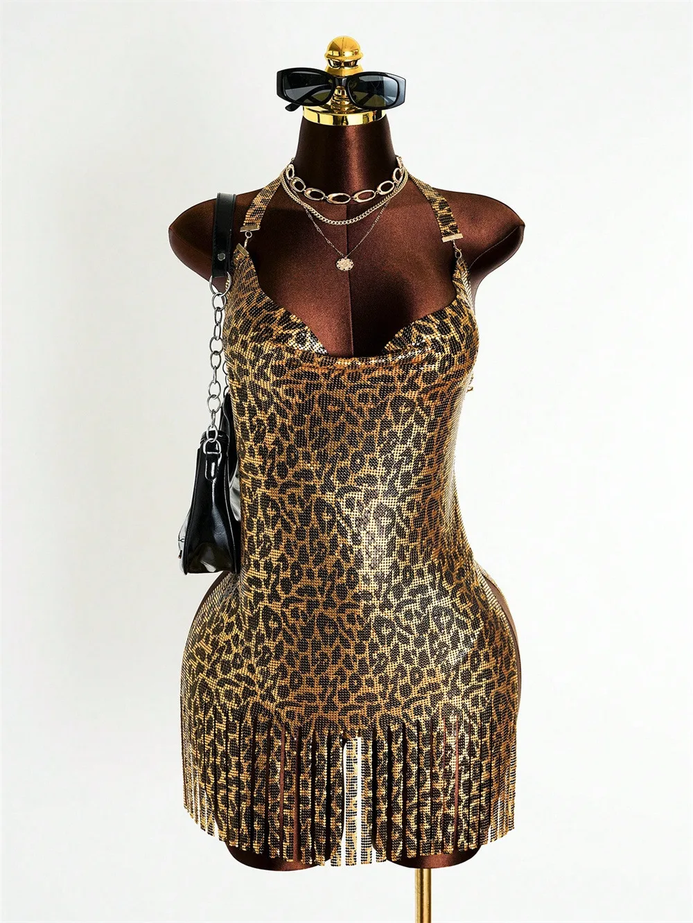 2026 Sexy Clubwear Backless Sequin Short Leopard Dress for Women Cocktail Metal Mesh Harness Body Chain Club Low Cut Mini Dress
2026 Sexy Clubwear Backless Sequin Short Leopard Dress for Women Cocktail Metal Mesh Harness Body Chain Club Low Cut Mini Dress