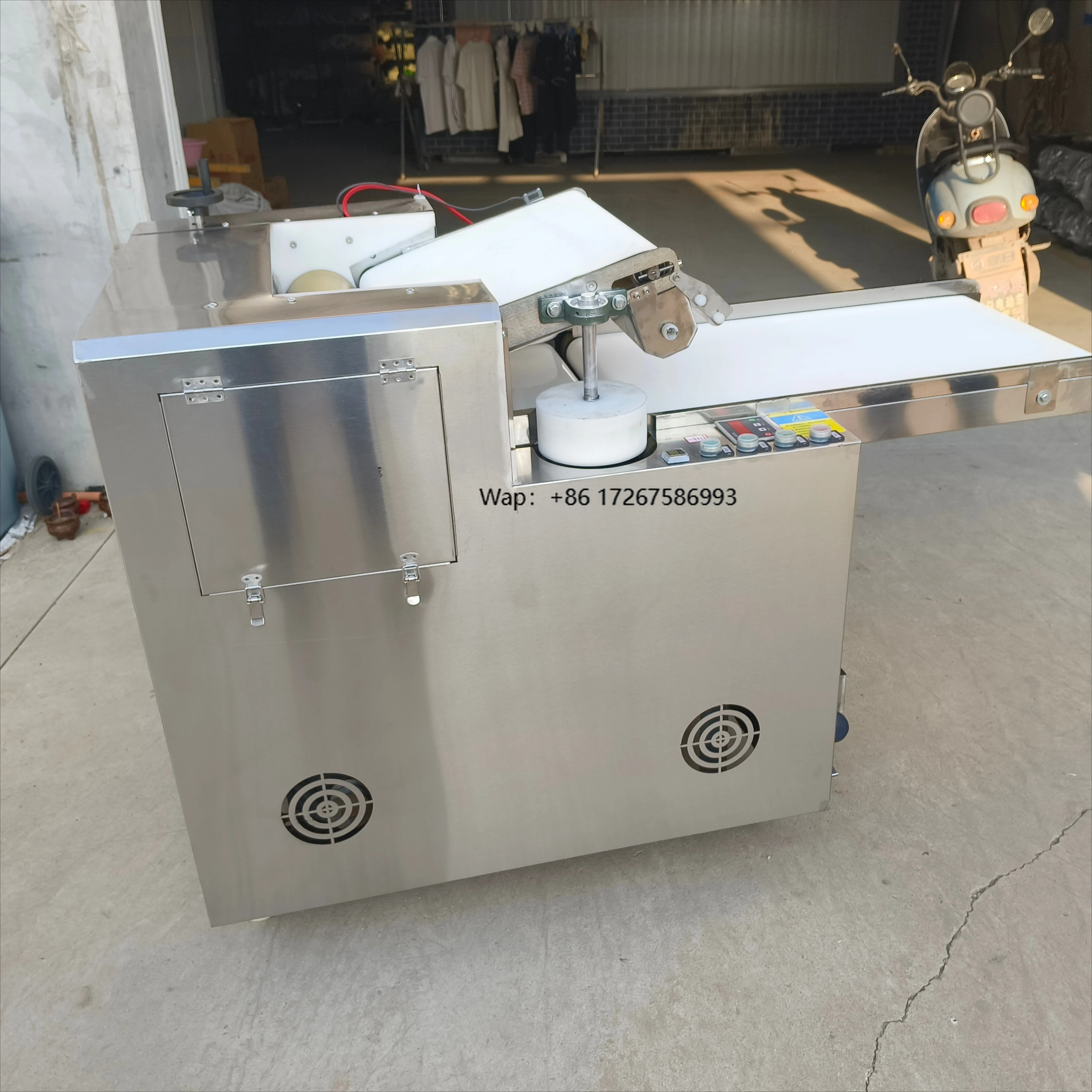 500 Type Automatic Dough Pressing Machine High Efficient Dough Sheeter Bakery Shop Dough Making Machine
500 Type Automatic Dough Pressing Machine High Efficient Dough Sheeter Bakery Shop Dough Making Machine