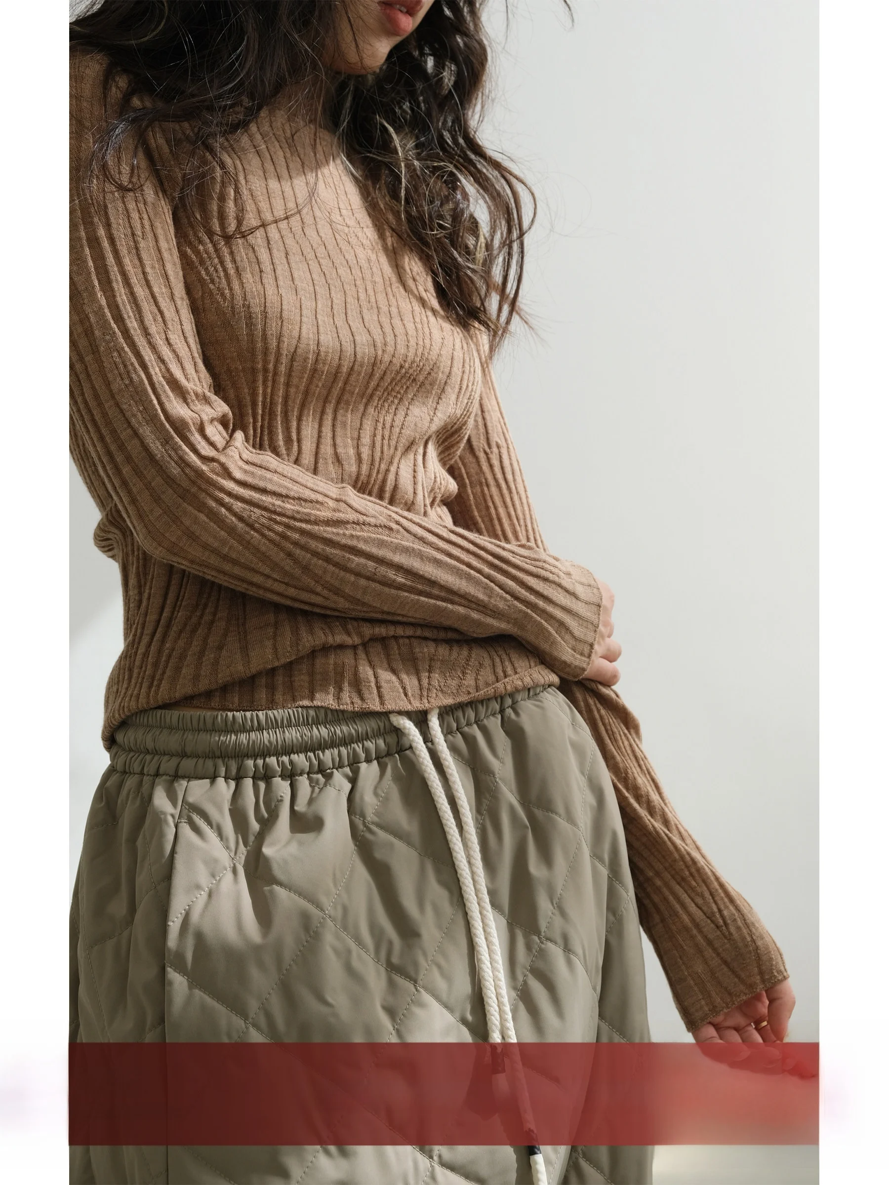 Женский приталенный свитер из шерсти с 48-ниточным плетением, модный зимний трикотаж, повседневный универсальный топ
Женский приталенный свитер из шерсти с 48-ниточным плетением, модный зимний трикотаж, повседневный универсальный топ