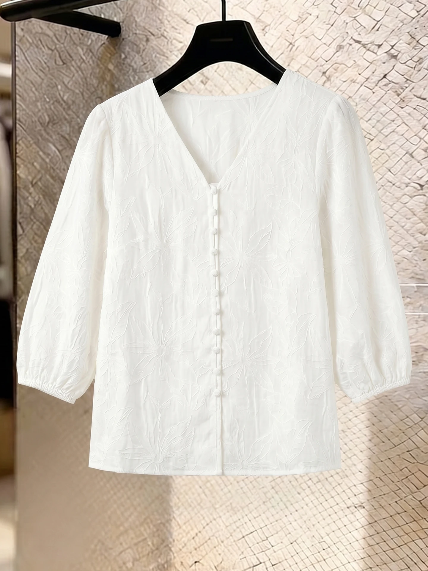 Elegant Ladylike Style Embroidered Chiffon Shirt Three-Quarter Sleeve Fashionable Versatile Top for Summer Age-Defying Gentle
Elegant Ladylike Style Embroidered Chiffon Shirt Three-Quarter Sleeve Fashionable Versatile Top for Summer Age-Defying Gentle