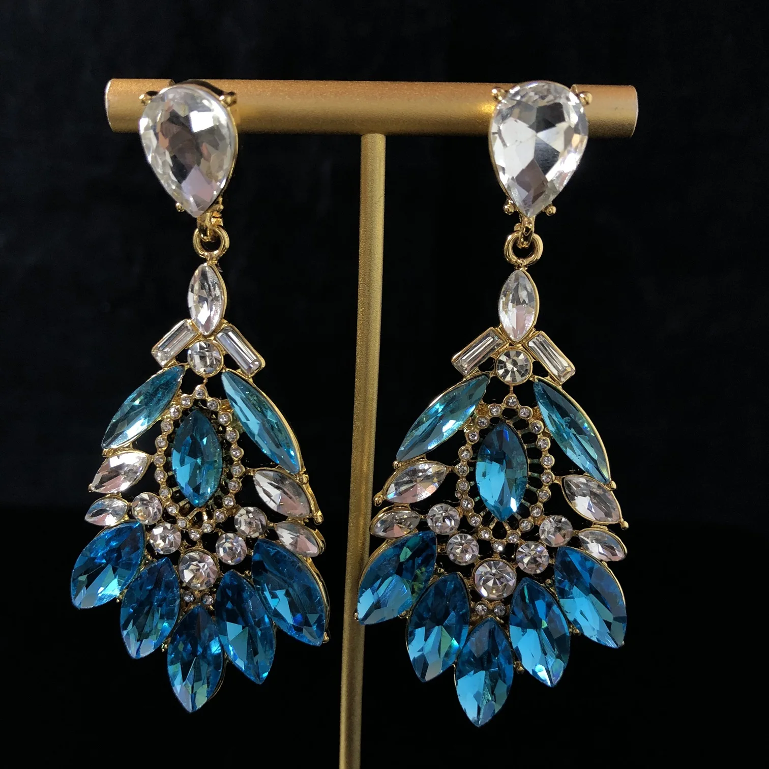 Женские серьги в европейском и американском ретро-стиле с кристаллами и стальными элементами, из цинкового сплава с покрытием, сохраняющим цвет, модные украшения.
Женские серьги в европейском и американском ретро-стиле с кристаллами и стальными элементами, из цинкового сплава с покрытием, сохраняющим цвет, модные украшения.