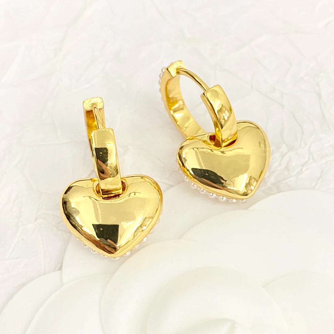 Elegant Gold Pearl Heart Shaped Hoop Earrings Vintage Fashion Dangle Charm Jewelry for Women Bohemian Luxury Accessories
Elegant Gold Pearl Heart Shaped Hoop Earrings Vintage Fashion Dangle Charm Jewelry for Women Bohemian Luxury Accessories