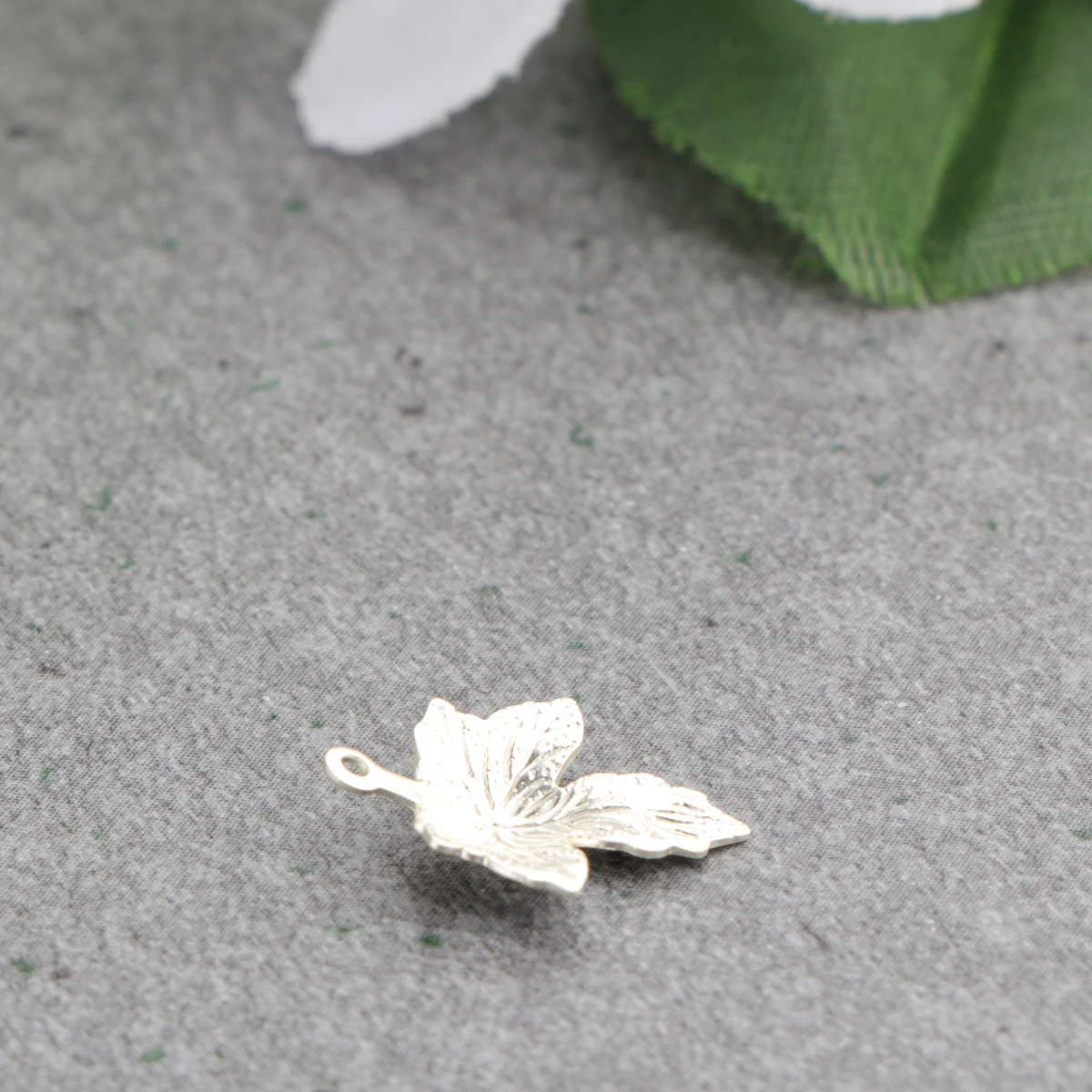 6Pcs Pendant Charm DIY Jewelry Making Delicate Metal Leaf Charms for Necklace Bracelet Earrings Accessories
6Pcs Pendant Charm DIY Jewelry Making Delicate Metal Leaf Charms for Necklace Bracelet Earrings Accessories