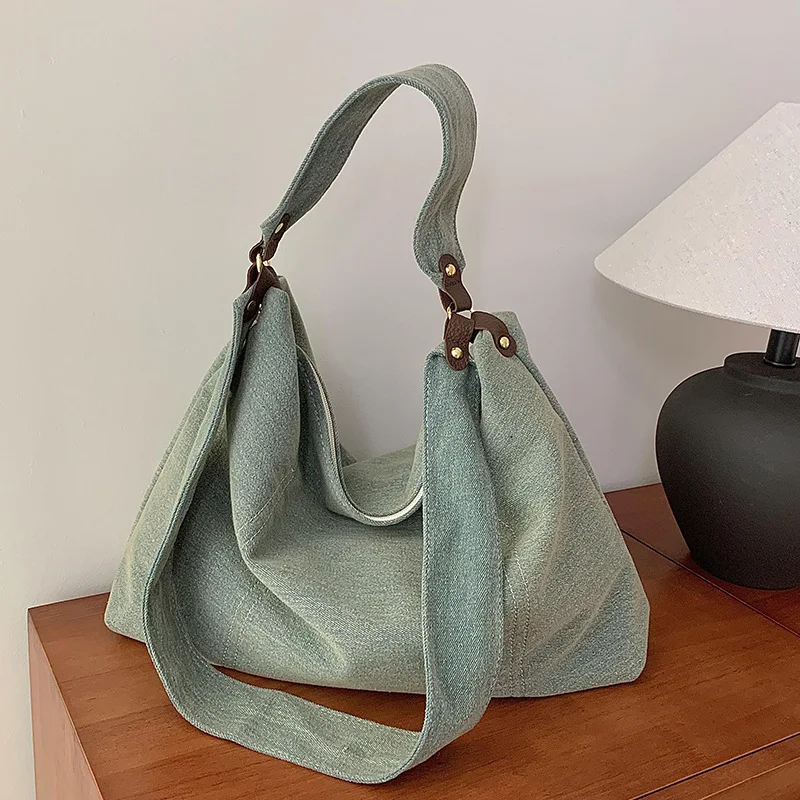 Korean casual large capacity cloth bag for women new autumn fashion leopard handheld tote bag, single shoulder armpit bag
Korean casual large capacity cloth bag for women new autumn fashion leopard handheld tote bag, single shoulder armpit bag