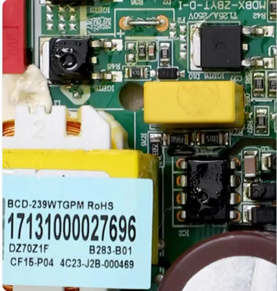 new for Midea refrigerator computer board 17131000027696 power board part
new for Midea refrigerator computer board 17131000027696 power board part