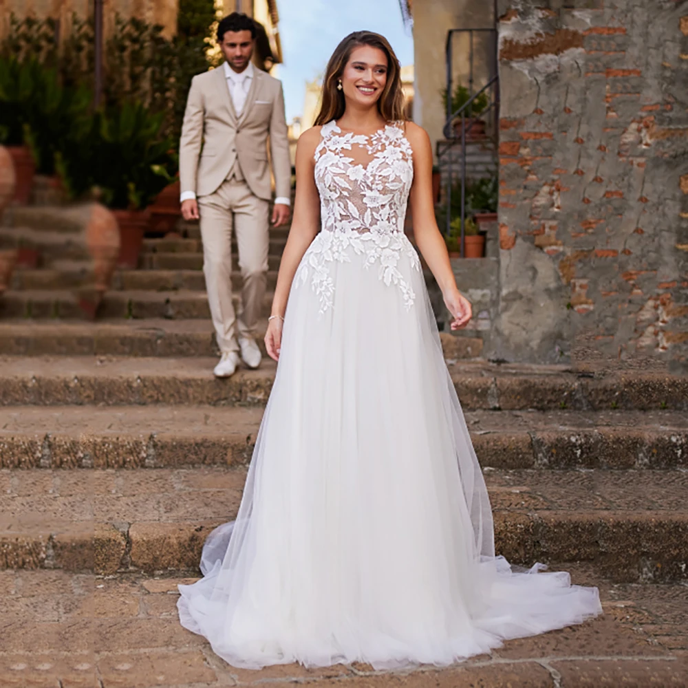 Boho Tulle Wedding Dresses Illusion Lace Appliques A-Line Backless Bridal Gown Lxury Sleeveless Brides Dress Customized
Boho Tulle Wedding Dresses Illusion Lace Appliques A-Line Backless Bridal Gown Lxury Sleeveless Brides Dress Customized