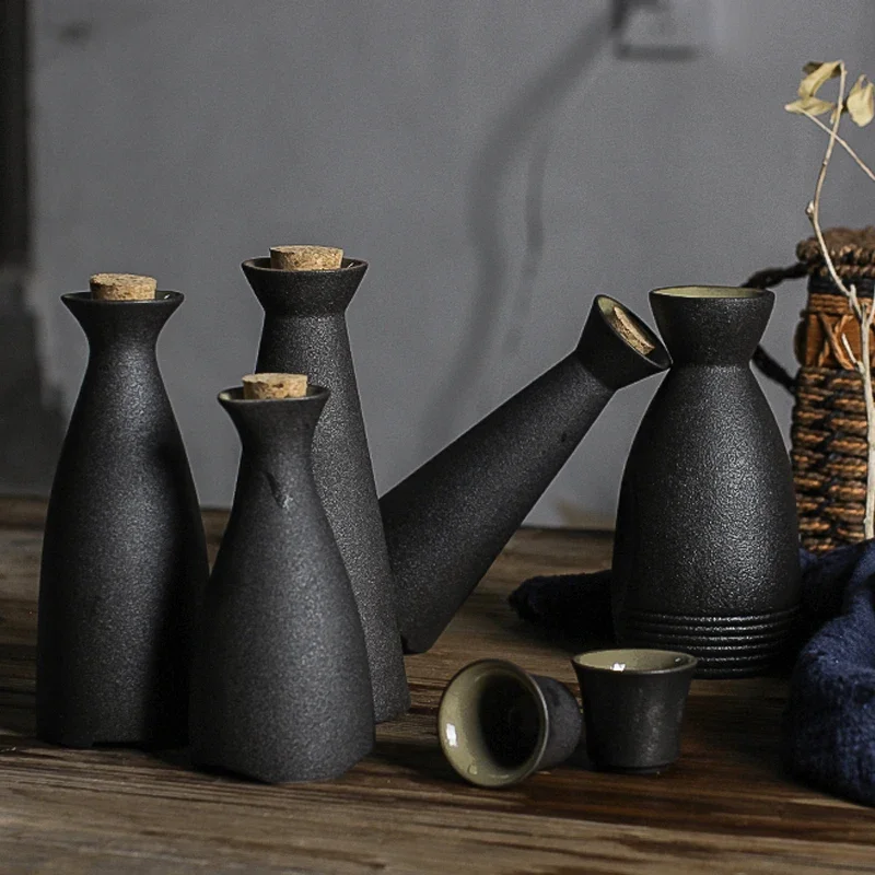 Japanese Retro Wine Pot Black Frosted Bar Sets Wooden Cork Sealed Ceramic Sake Pot Cups Set Home Self Sealing Wine Bottle
Japanese Retro Wine Pot Black Frosted Bar Sets Wooden Cork Sealed Ceramic Sake Pot Cups Set Home Self Sealing Wine Bottle