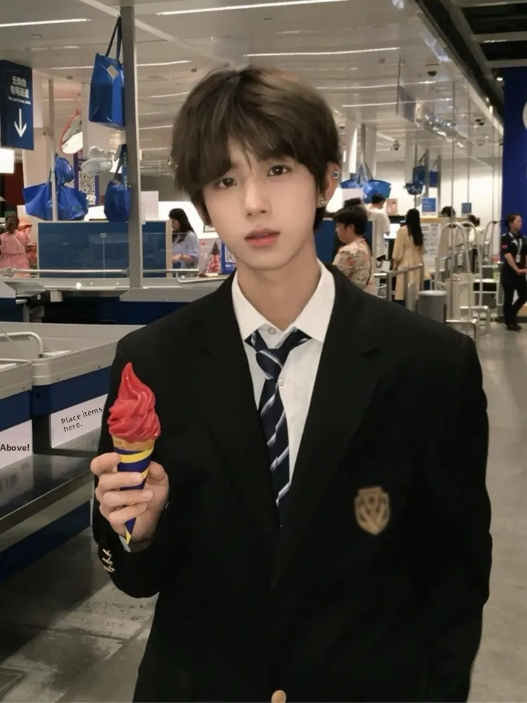 Мужской летний костюм Bla DK: Элитный комплект из трех предметов в стиле JK для молодежи
Мужской летний костюм Bla DK: Элитный комплект из трех предметов в стиле JK для молодежи