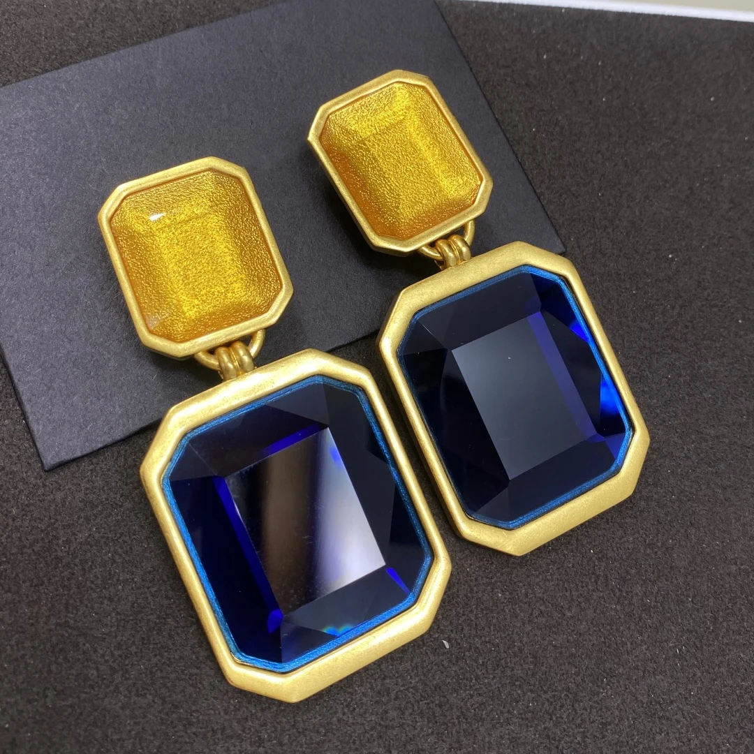 2026 New Designer Geometric Large Top Quality Earring Ear Clip Women Luxury Jewelry Trend
2026 New Designer Geometric Large Top Quality Earring Ear Clip Women Luxury Jewelry Trend