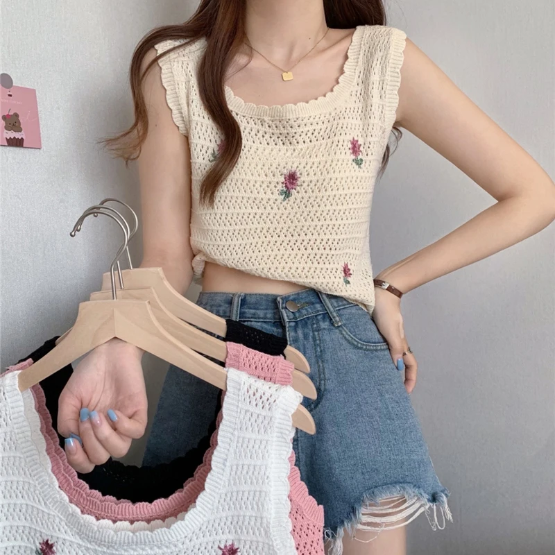 Women Summer Flower Embroidered Knit Tank Tops O-Neck Sleeveless Sweet Camisole Crochet Outer Wear Vintage Loose Inner Crop Tops
Women Summer Flower Embroidered Knit Tank Tops O-Neck Sleeveless Sweet Camisole Crochet Outer Wear Vintage Loose Inner Crop Tops