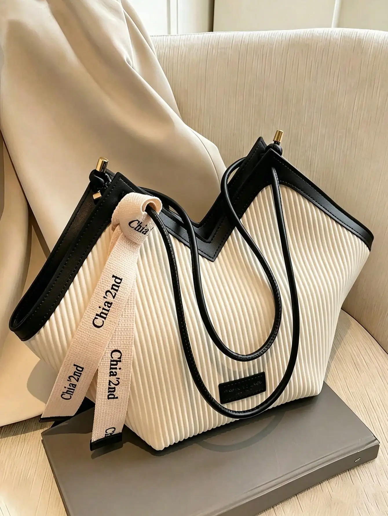 1pc PU Leather Minimalist Design Shoulder Bag, Suitable For Work, Fashionable Business Casual, Essential For Women, Perfect For Office, Business And Work
1pc PU Leather Minimalist Design Shoulder Bag, Suitable For Work, Fashionable Business Casual, Essential For Women, Perfect For Office, Business And Work