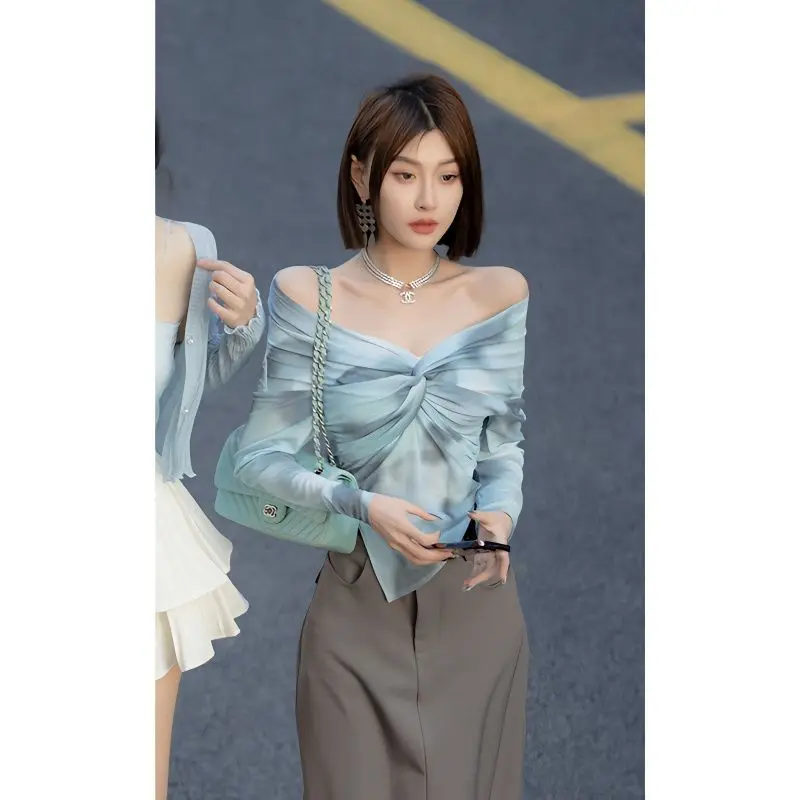 Vintage One-shoulder Tie-dye T-shirt Women Streetwear Y2k Crop Tops Irregular Mesh Long Sleeve Harajuku Design Tops Tshirt New
Vintage One-shoulder Tie-dye T-shirt Women Streetwear Y2k Crop Tops Irregular Mesh Long Sleeve Harajuku Design Tops Tshirt New