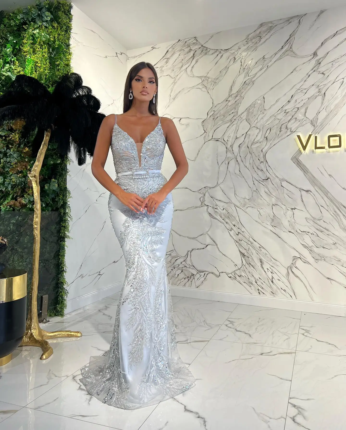 Silver Formal Mermaid Prom Dress Floor-Length V-neck Spaghetti-Strap Sequined Appliques Evening Gowns Custom Robes De Soirée
Silver Formal Mermaid Prom Dress Floor-Length V-neck Spaghetti-Strap Sequined Appliques Evening Gowns Custom Robes De Soirée