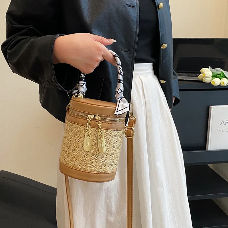 New Summer Cylindrical Woven Small Bags Women's Popular Design This Year Crossbody Straw Woven Portable Bucket Bags
New Summer Cylindrical Woven Small Bags Women's Popular Design This Year Crossbody Straw Woven Portable Bucket Bags