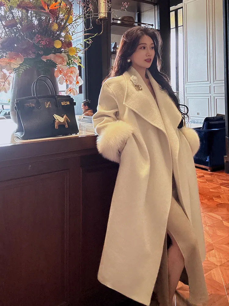 Пальто женское шерстяное двустороннее Yang Xiao Jing Premium, средней длины, с отложным воротником, с брошью на груди, для повседневной носки
Пальто женское шерстяное двустороннее Yang Xiao Jing Premium, средней длины, с отложным воротником, с брошью на груди, для повседневной носки