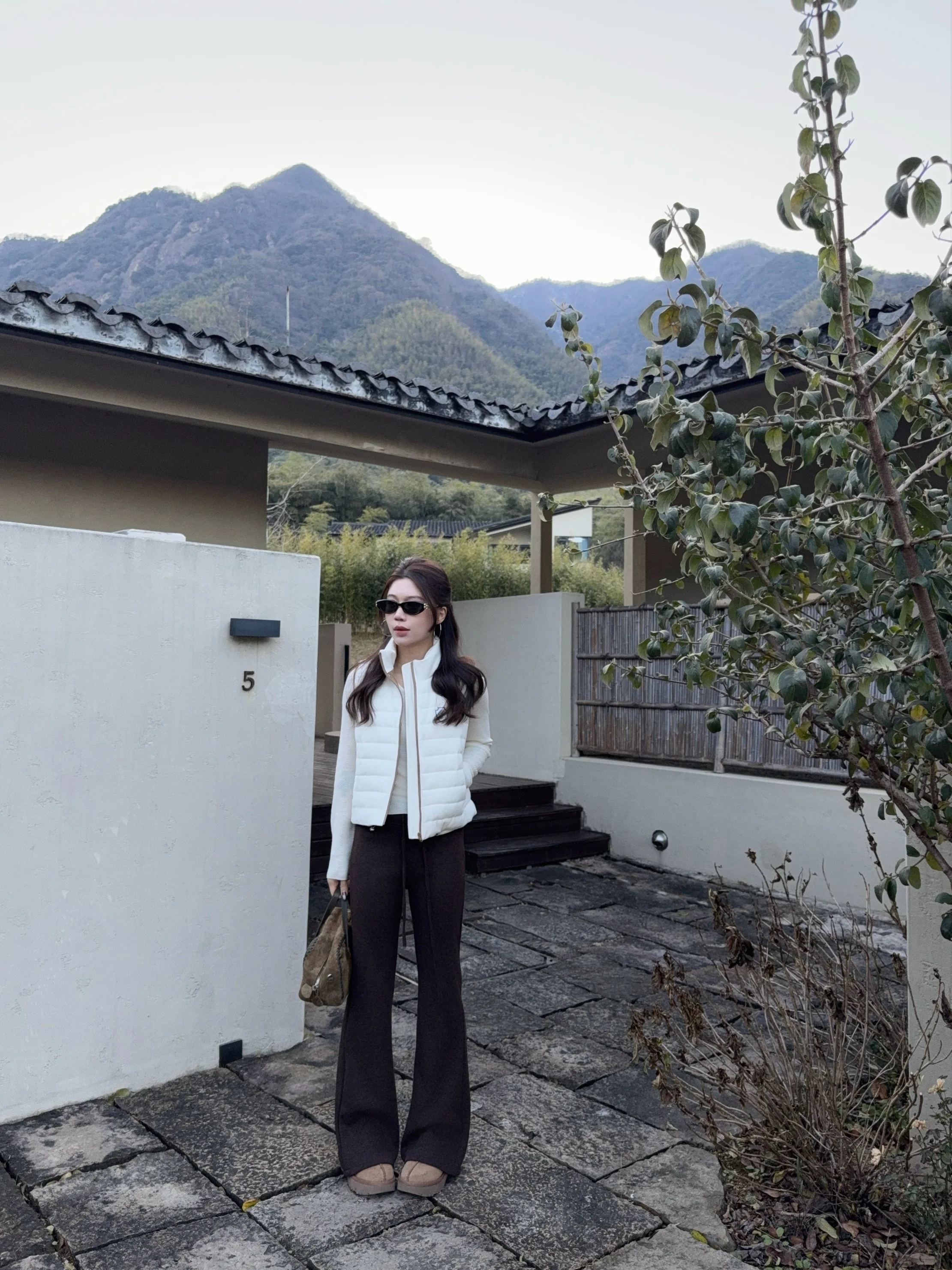 Зимние брюки Chier Magic Pants 20 с утепленной подкладкой, спортивные расклешенные брюки, удобные, не мнущиеся, повседневные женские брюки
Зимние брюки Chier Magic Pants 20 с утепленной подкладкой, спортивные расклешенные брюки, удобные, не мнущиеся, повседневные женские брюки