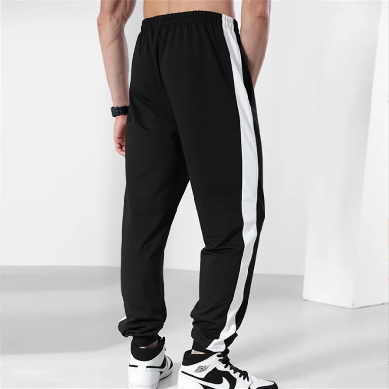 2022 Spring and Autumn men's sports casual pants Korean version of loose straight pants with the trend of small foot pants
2022 Spring and Autumn men's sports casual pants Korean version of loose straight pants with the trend of small foot pants