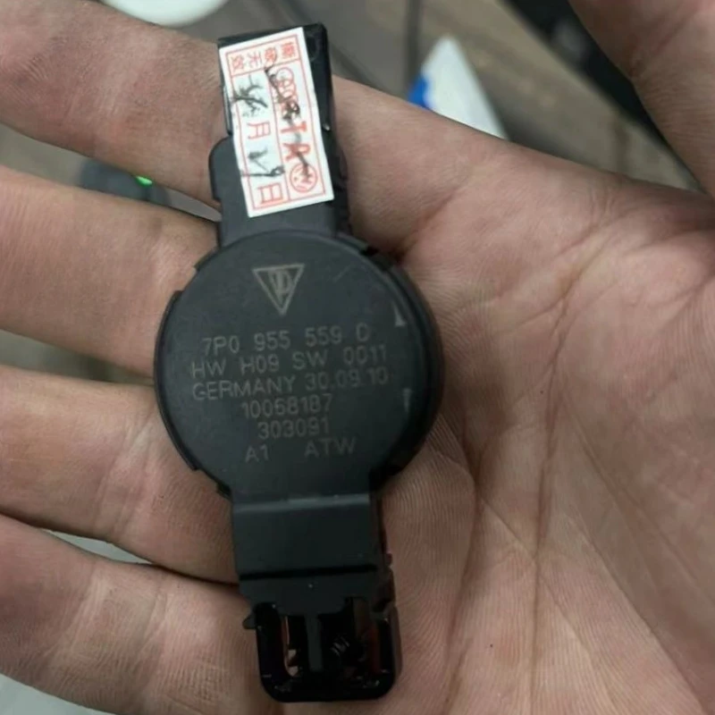 Original OEM Used Rain Sensor 7P0 955 559D Rainfall Sensor for VW Touareg 2011-2018 Genuine Auto Part 100% Tested
Original OEM Used Rain Sensor 7P0 955 559D Rainfall Sensor for VW Touareg 2011-2018 Genuine Auto Part 100% Tested