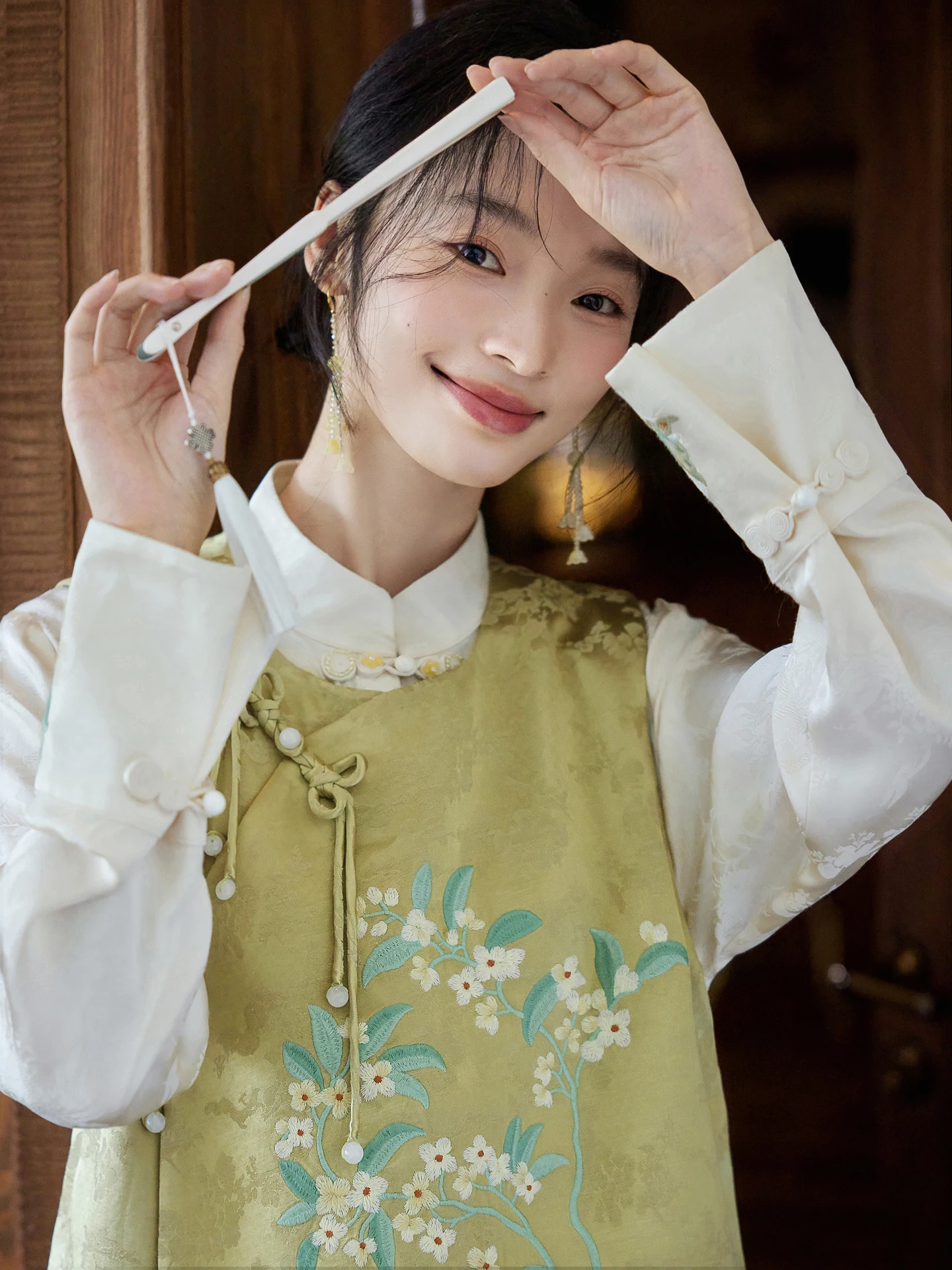 New Chinese Sle Embroidered Silk Hemp Jaet Women's Faionable Commute Sle round Ne ort Length Plant Floral Pattern
New Chinese Sle Embroidered Silk Hemp Jaet Women's Faionable Commute Sle round Ne ort Length Plant Floral Pattern
