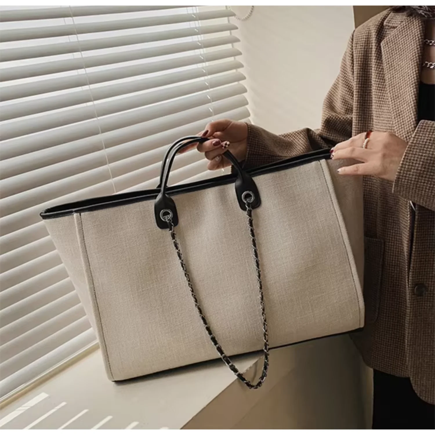 Wholesale large handbag capacity one-shoulder diagonal chain tote Evening clutch bag Bolso para hombres Puffer
Wholesale large handbag capacity one-shoulder diagonal chain tote Evening clutch bag Bolso para hombres Puffer