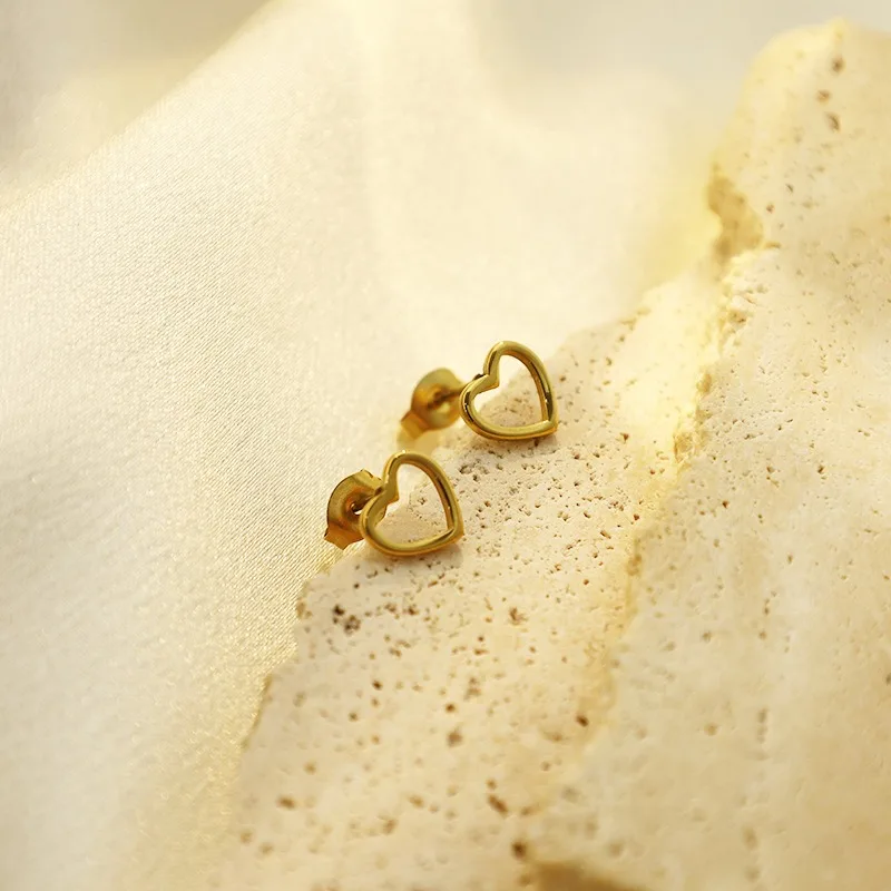 Модные маленькие серьги-гвоздики, персонализированные, универсальные, из нержавеющей стали 316, с ажурным узором, для женщин
Модные маленькие серьги-гвоздики, персонализированные, универсальные, из нержавеющей стали 316, с ажурным узором, для женщин