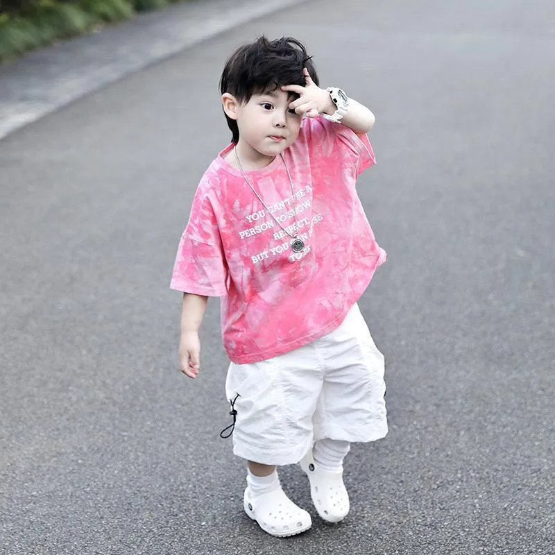 Boys' new set summer children tie dye pink short sleeved T-shirt+shorts handsome two-piece set
Boys' new set summer children tie dye pink short sleeved T-shirt+shorts handsome two-piece set