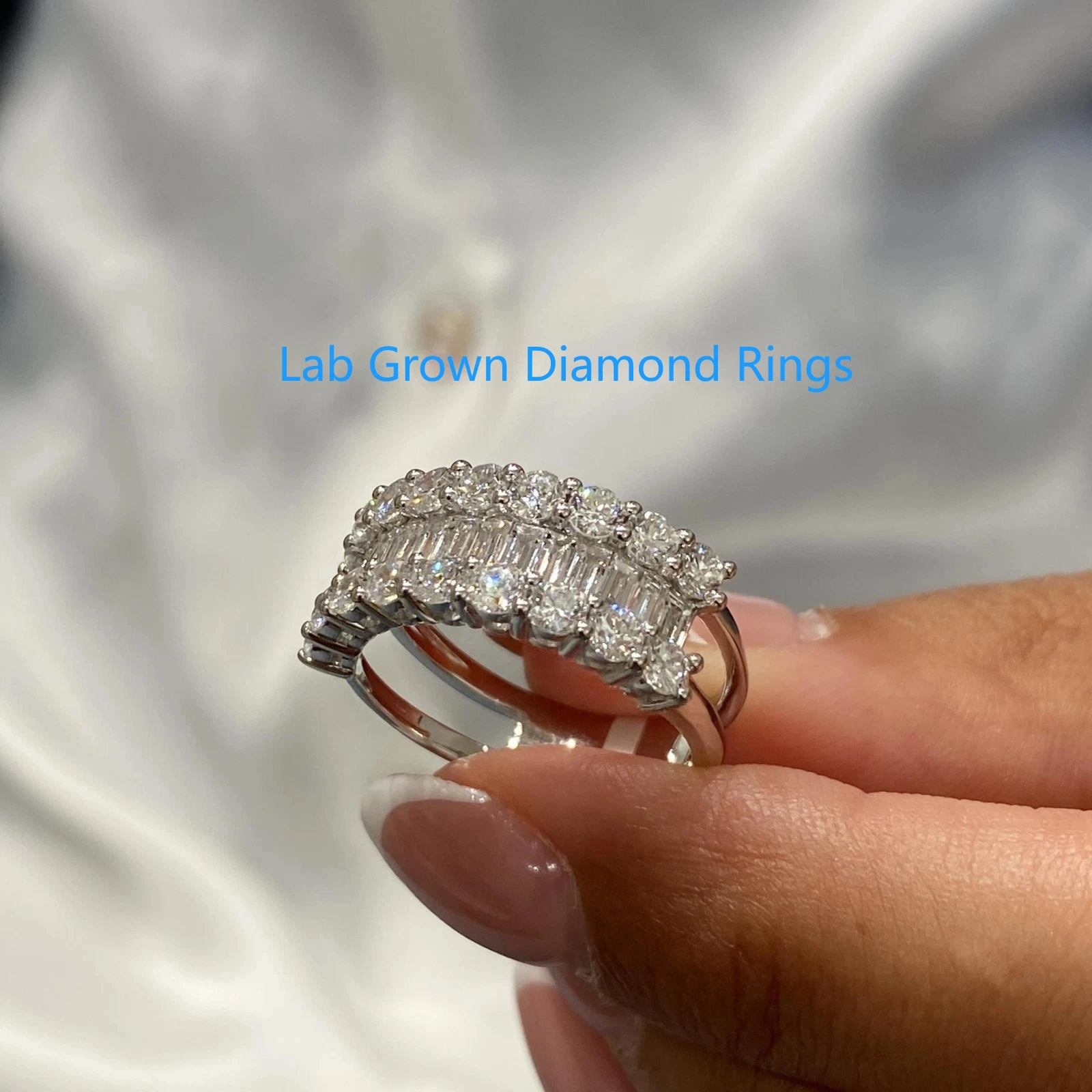 Platinum 950 Band Ring 1.96ctw Emerald & Round HPHT Lab Grown Diamond DEF VS-VVS Diamond Wedding Band For Lady Luxury Jewelry
Platinum 950 Band Ring 1.96ctw Emerald & Round HPHT Lab Grown Diamond DEF VS-VVS Diamond Wedding Band For Lady Luxury Jewelry