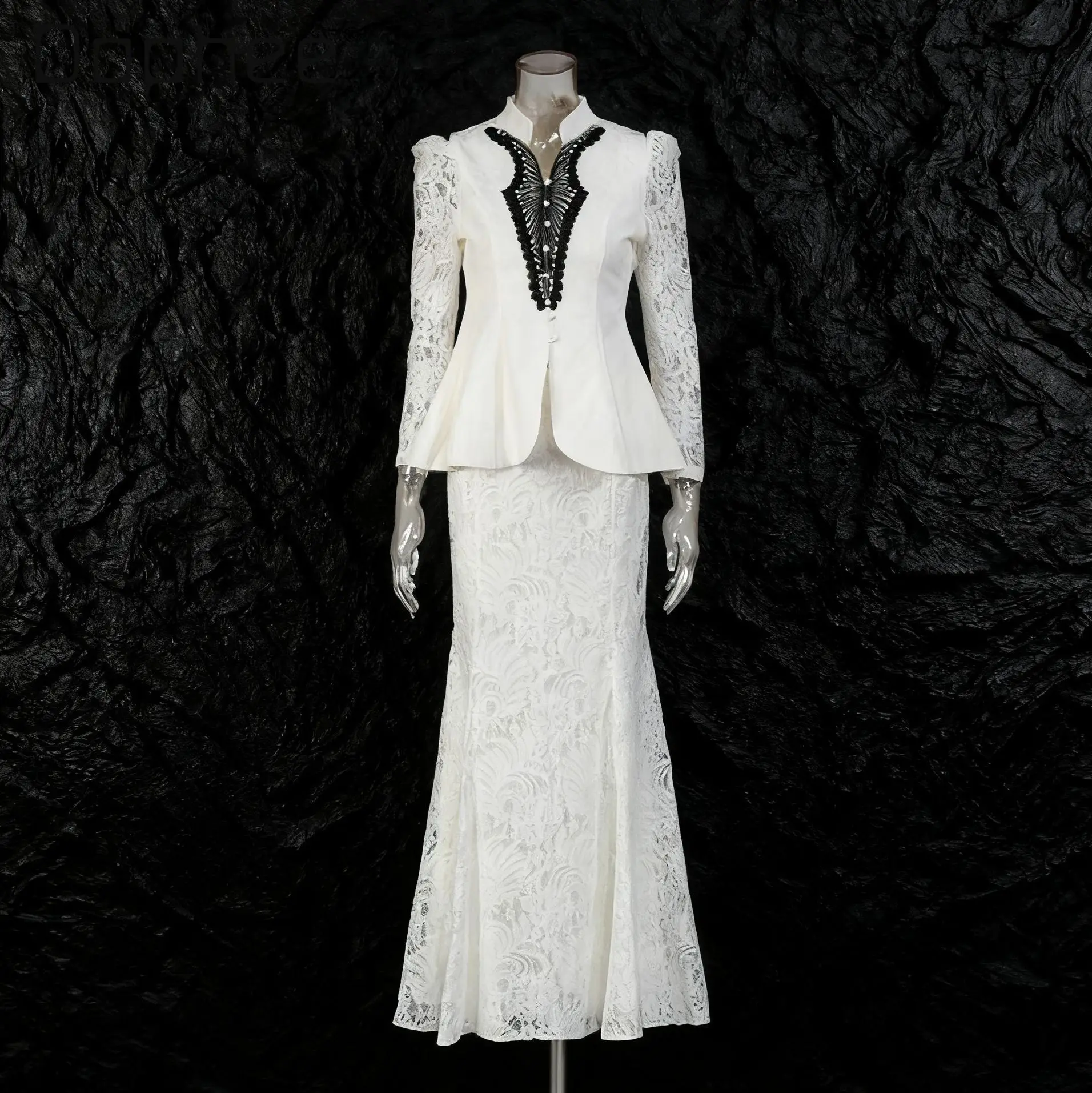 2026 Spring New High-End Professional Skirt Sets Stand Collar Lace Embroidery Slim Long Sleeve Top High Waist Slim Mermaid Skirt
2026 Spring New High-End Professional Skirt Sets Stand Collar Lace Embroidery Slim Long Sleeve Top High Waist Slim Mermaid Skirt