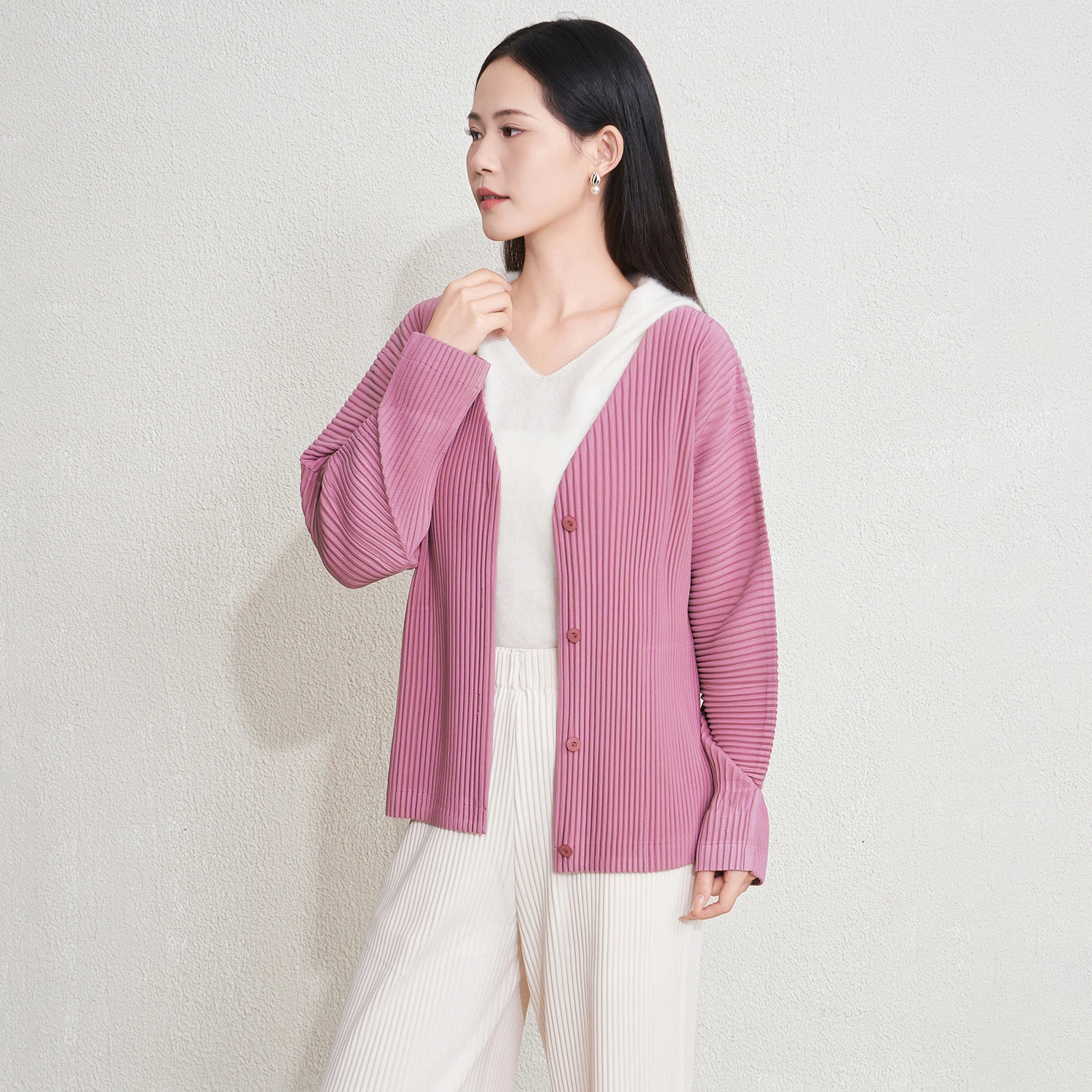 Miyake Pleated Cardigan 2025 Autumn New Button Front Loose Long Sleeve Casual Knit Outerwear Women's Clothing
Miyake Pleated Cardigan 2025 Autumn New Button Front Loose Long Sleeve Casual Knit Outerwear Women's Clothing