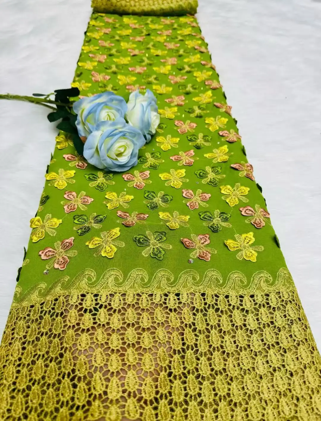 Африканская мягкая хлопковая вуаль, швейцарское кружево, 3D цветок, высококачественная аппликация, нигерийское свадебное платье, последние швейцарские кружева в Швейцарии
Африканская мягкая хлопковая вуаль, швейцарское кружево, 3D цветок, высококачественная аппликация, нигерийское свадебное платье, последние швейцарские кружева в Швейцарии