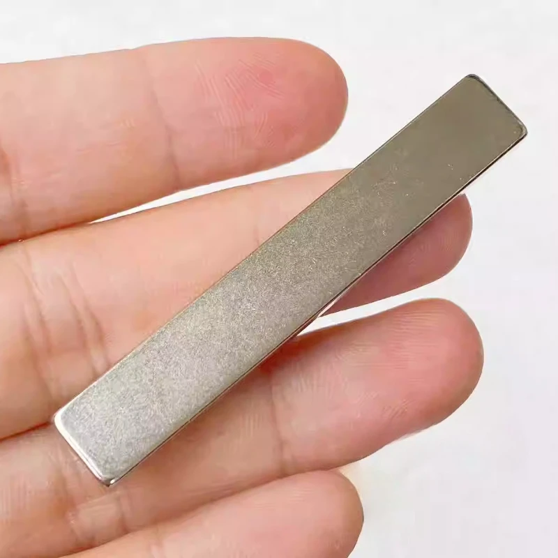 5pcs Diameter 60–80 mm Rectangular magent Suitable for Refrigerators Offices and Handheld devices
5pcs Diameter 60–80 mm Rectangular magent Suitable for Refrigerators Offices and Handheld devices