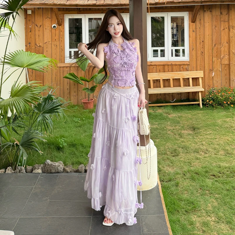 Elegant Lace Neckline Top And Floral Skirt Two Piece Set for Women Summer Beach Gradient Style Half Body Floral Long Skirt
Elegant Lace Neckline Top And Floral Skirt Two Piece Set for Women Summer Beach Gradient Style Half Body Floral Long Skirt