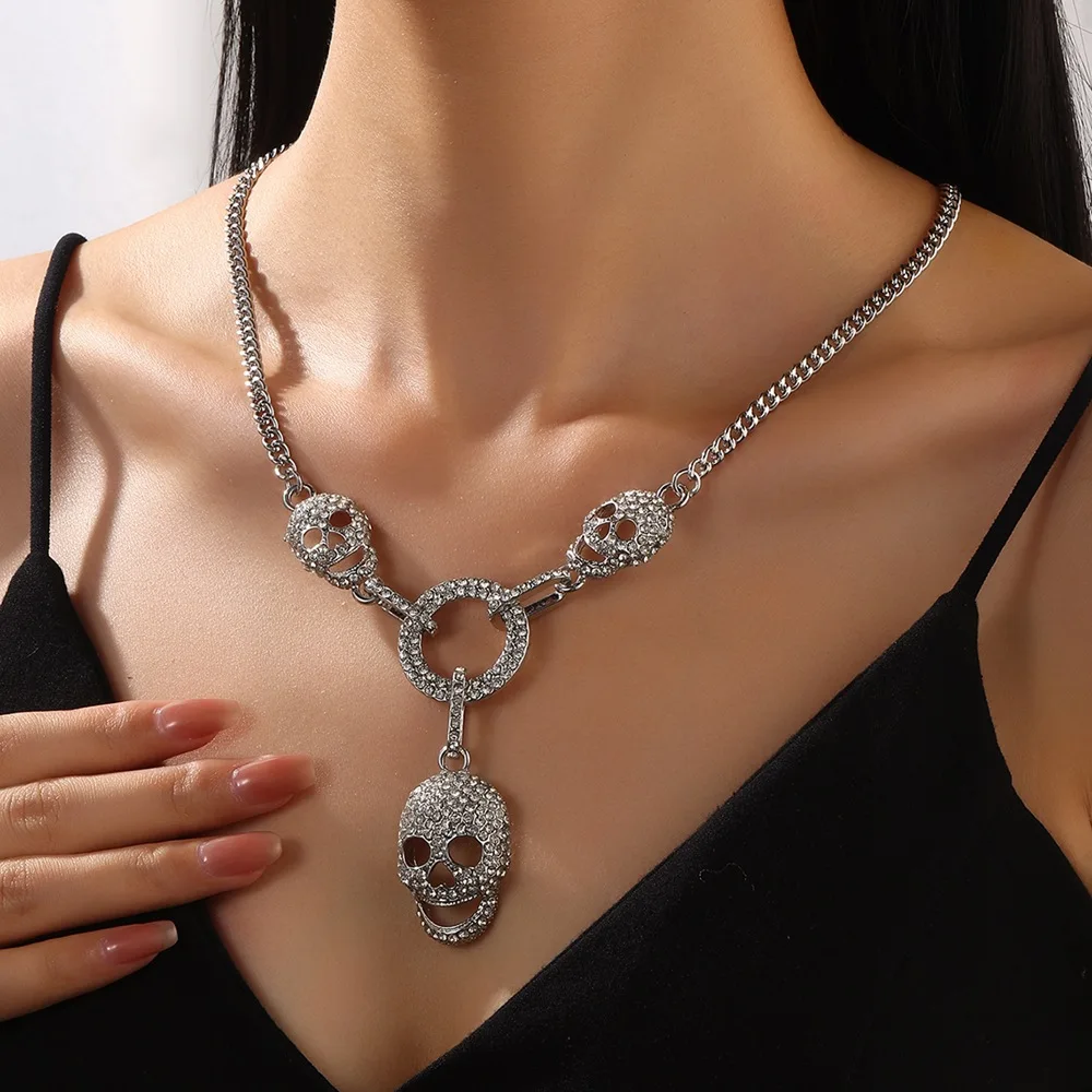 New Fashion Trendy Shiny Rhinestone Skull Pendant Necklace for Women's Halloween Jewelry Accessories
New Fashion Trendy Shiny Rhinestone Skull Pendant Necklace for Women's Halloween Jewelry Accessories