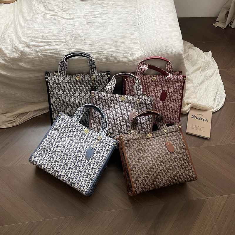 New Women's Large Capacity Handbag Fashion Women's Single Shoulder Crossbody Bag Women's Leisure Shopping Bag
New Women's Large Capacity Handbag Fashion Women's Single Shoulder Crossbody Bag Women's Leisure Shopping Bag