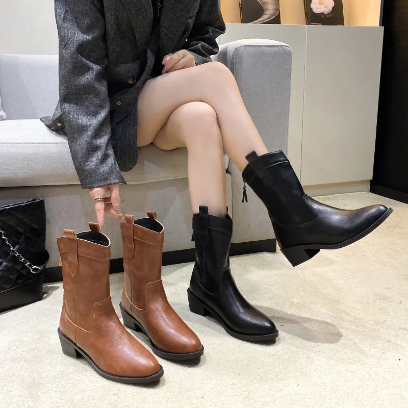 Retro thick heeled pointed short boots for women's winter fashion new versatile casual temperament plush women's boots
Retro thick heeled pointed short boots for women's winter fashion new versatile casual temperament plush women's boots