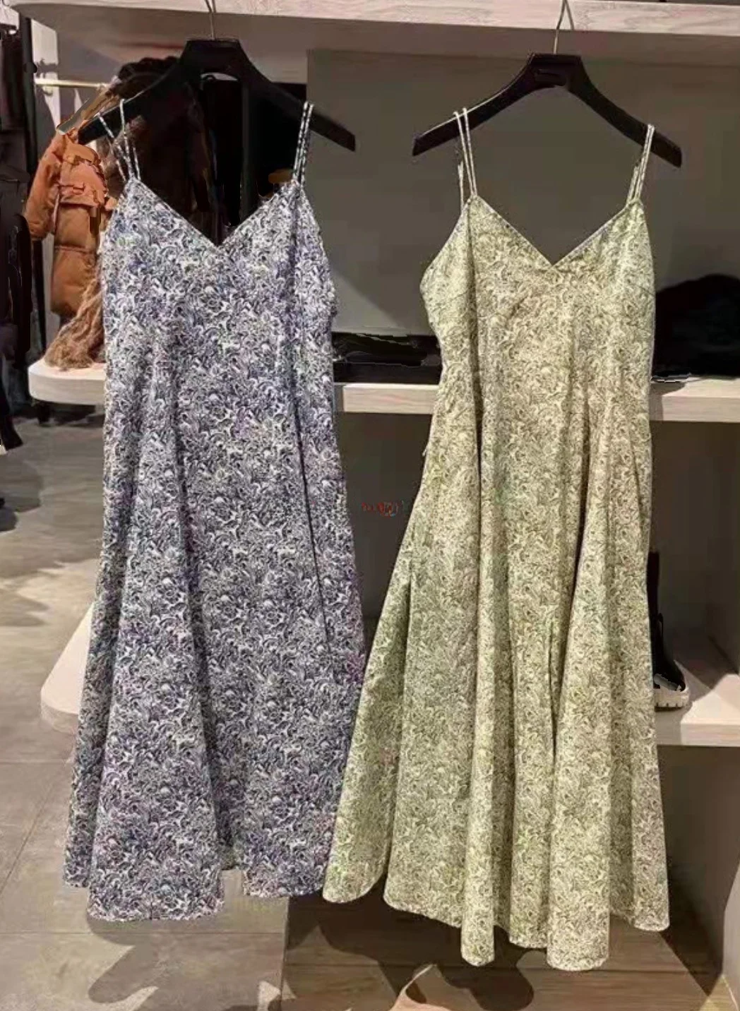 Retro Flawless Pure round M Home Chiffon Floral V Neck Strap Dress Women's mid Length Commute Style Spring Season
Retro Flawless Pure round M Home Chiffon Floral V Neck Strap Dress Women's mid Length Commute Style Spring Season
