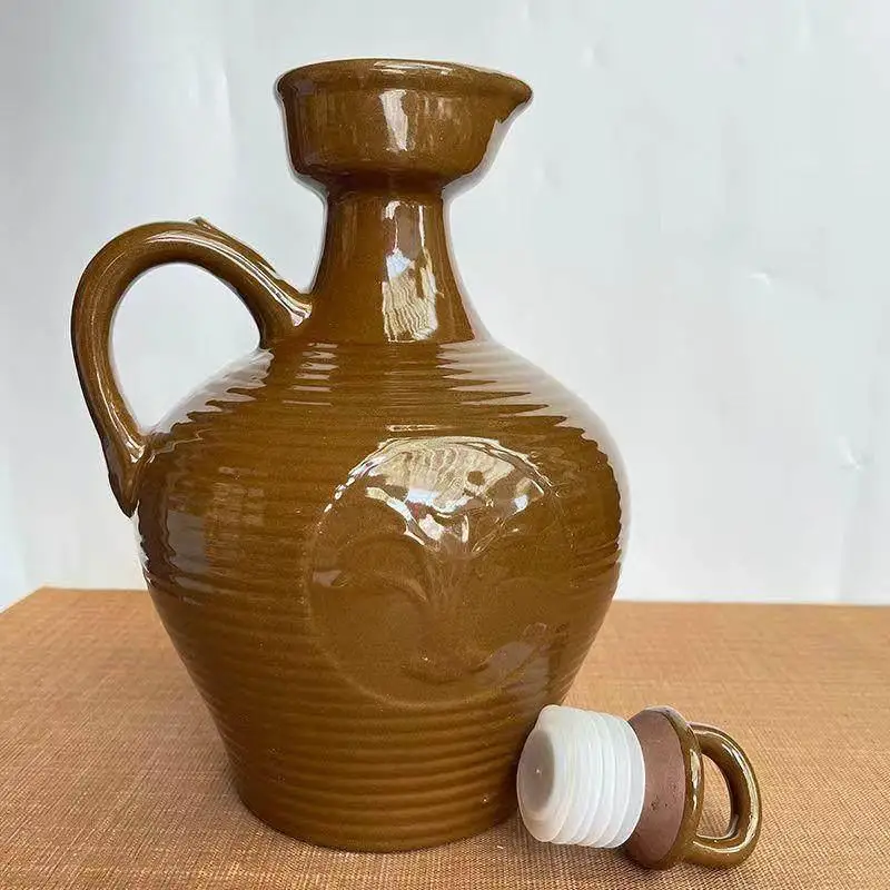 High Temperature Resistant Ceramic Chili Oil Bottle with Lid Pork Fat Storage Jar Traditional Clay Pot Kitchen Storage Container
High Temperature Resistant Ceramic Chili Oil Bottle with Lid Pork Fat Storage Jar Traditional Clay Pot Kitchen Storage Container
