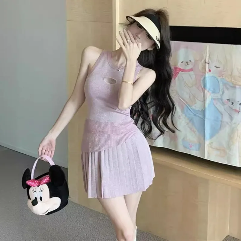 Korean Fashion Spicy Girl Style Hollowed Out Glitter Vest for Women's Summer New Pleated Half Skirt Two-piece Set Female Clothes
Korean Fashion Spicy Girl Style Hollowed Out Glitter Vest for Women's Summer New Pleated Half Skirt Two-piece Set Female Clothes