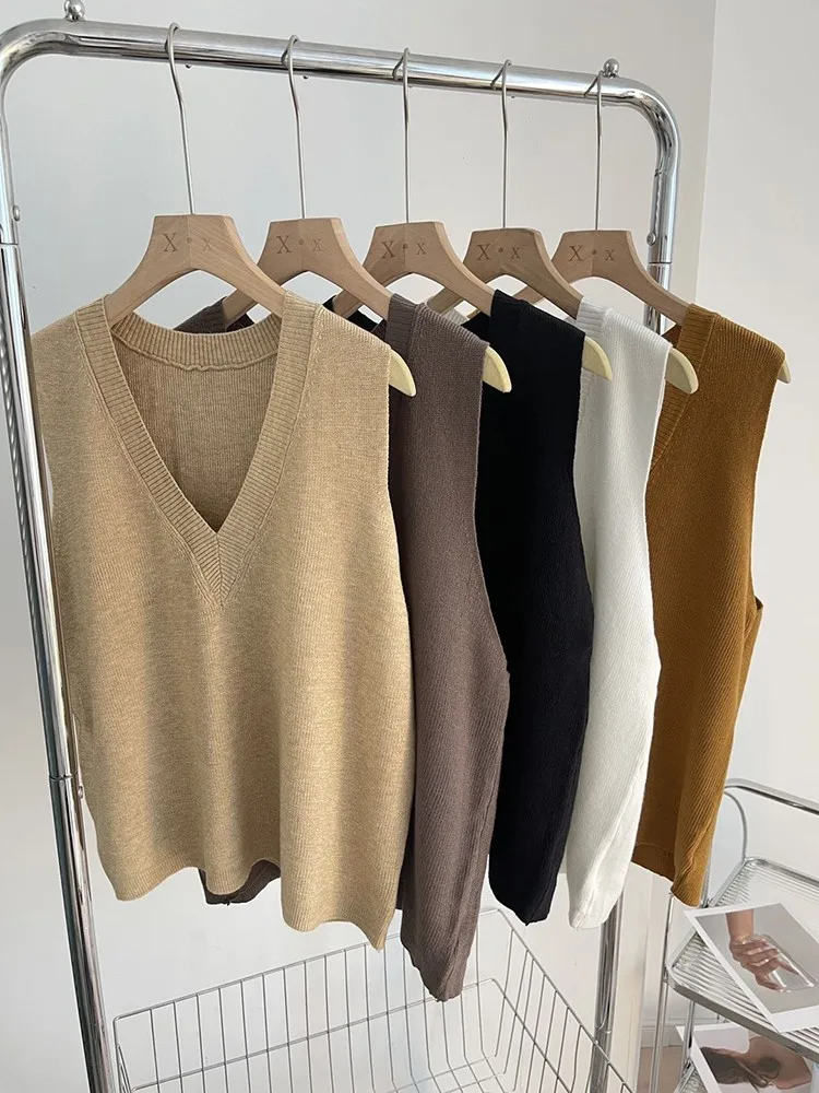 2025 Women Fashion Pullover Knit Vest Sweater Vintage Deep V Neck Sleeveless Female Waistcoat Chic Vest Tops
2025 Women Fashion Pullover Knit Vest Sweater Vintage Deep V Neck Sleeveless Female Waistcoat Chic Vest Tops