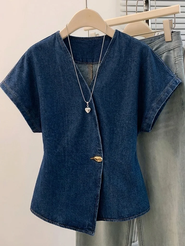 Elegant Thin Denim V-Neck Short Sleeve Shirt Women's Summer New Large Size Fat MM Irregular Top Korean Style Commute Wind
Elegant Thin Denim V-Neck Short Sleeve Shirt Women's Summer New Large Size Fat MM Irregular Top Korean Style Commute Wind