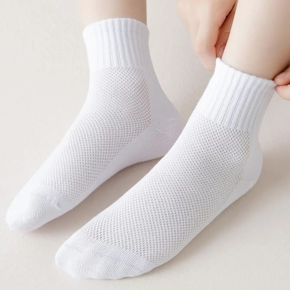 Children's spring and autumn socks new solid color socks cotton baby socks for men and women with black and white.
Children's spring and autumn socks new solid color socks cotton baby socks for men and women with black and white.