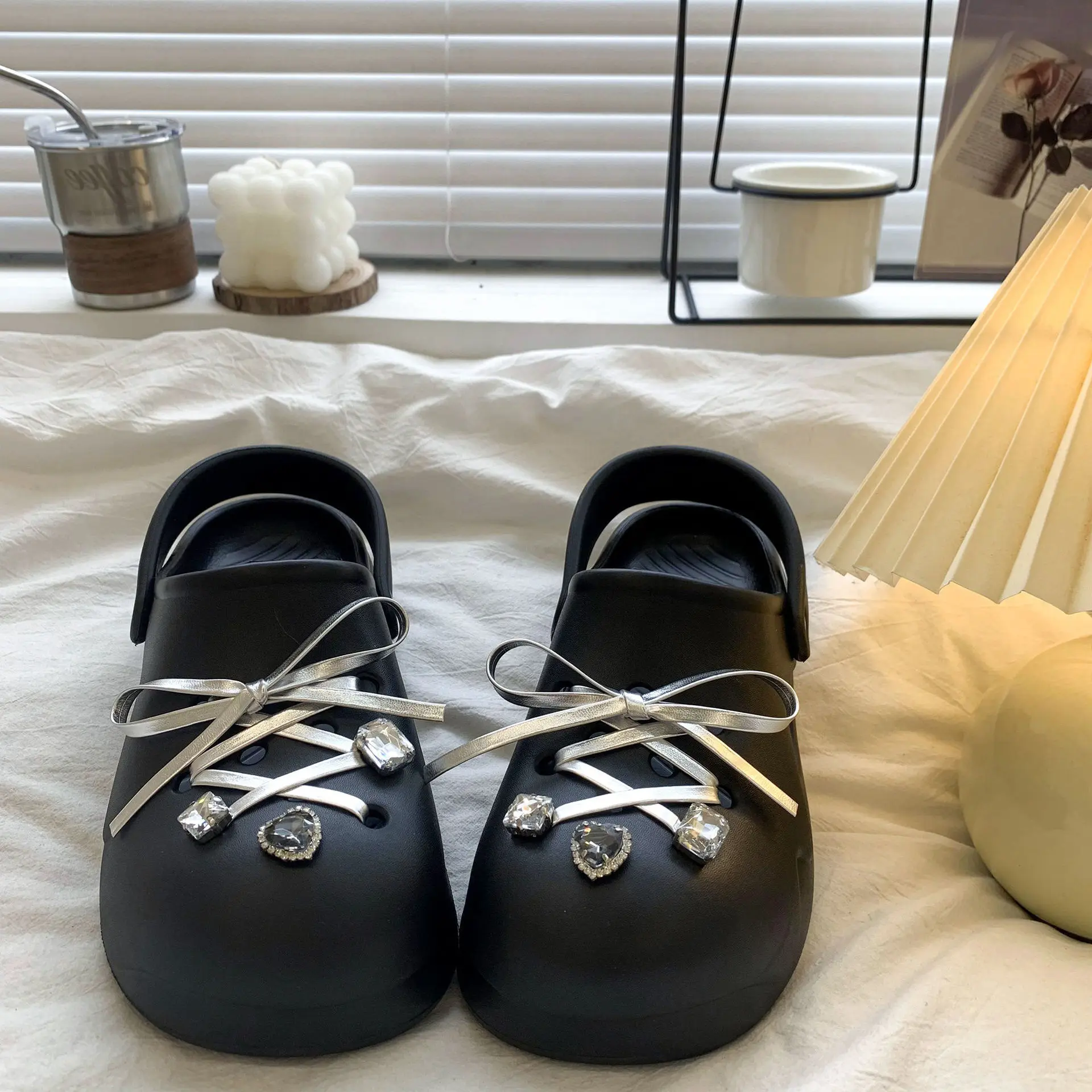 Versatile Wear Beach Slippers New Summer Women'S Comfortable Outer Shoes 2025 Non-Slip Cool Platform
Versatile Wear Beach Slippers New Summer Women'S Comfortable Outer Shoes 2025 Non-Slip Cool Platform