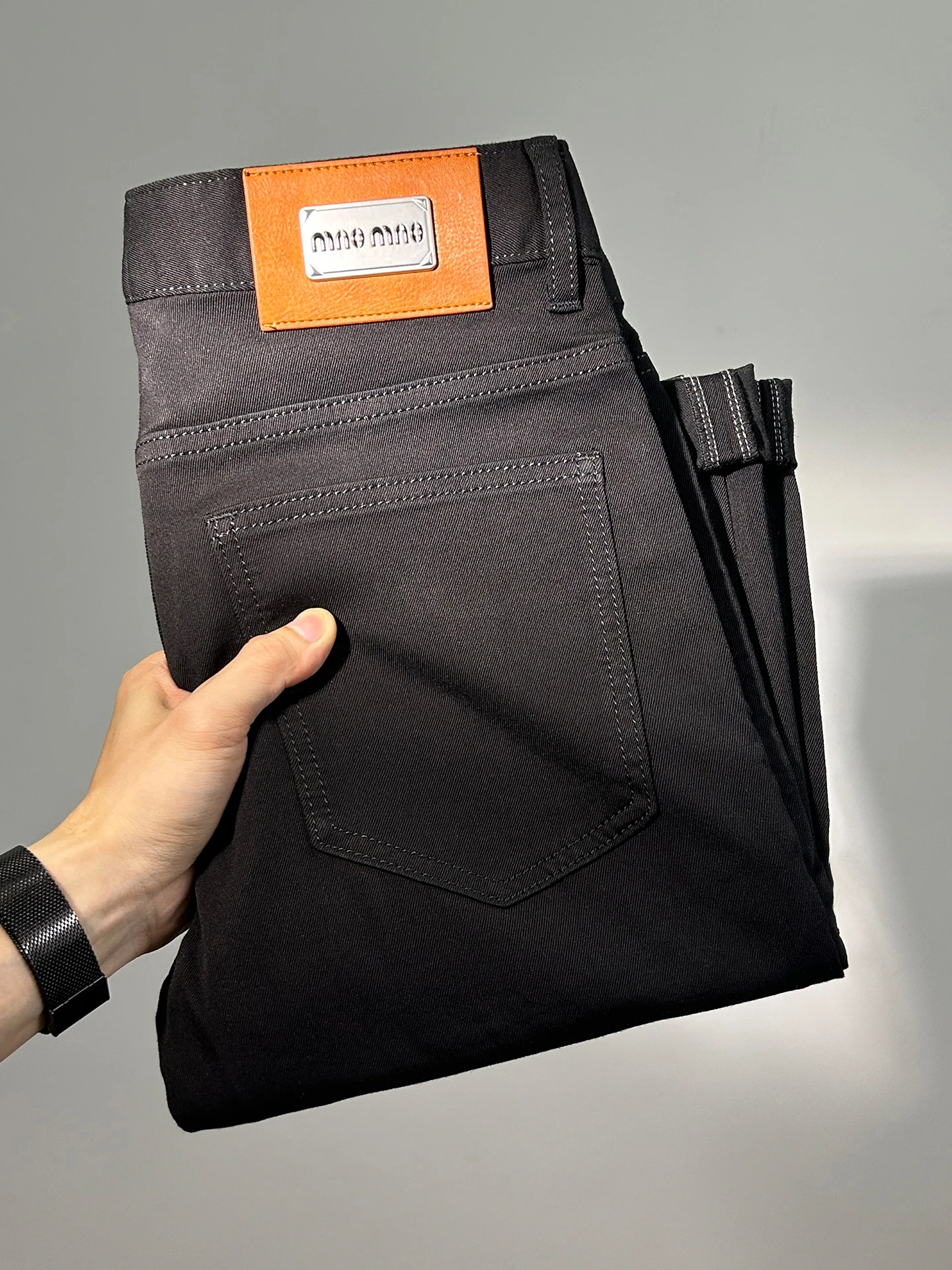 Легкие эластичные джинсы прямого кроя из хлопкового денима для лета, повседневные, приталенные, в городском стиле
Легкие эластичные джинсы прямого кроя из хлопкового денима для лета, повседневные, приталенные, в городском стиле