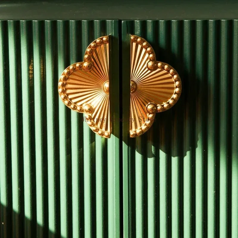 Vintage Brass Cabinet Door Handles French Light Luxury Four Leaf Flower Wardrobe Door Drawer European Handles For Furniture
Vintage Brass Cabinet Door Handles French Light Luxury Four Leaf Flower Wardrobe Door Drawer European Handles For Furniture