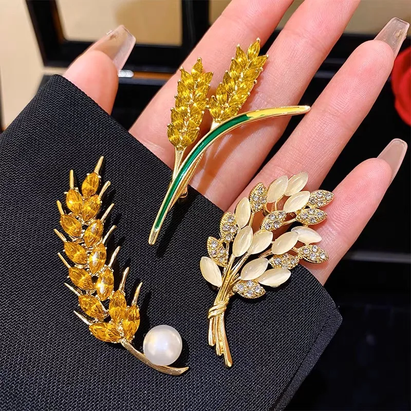 Fashion Rhinestone Wheat Ear Brooches For Women Unisex Enamel Pearl Flower Plant Badges Pins Office Party Jewelry Friend Gifts
Fashion Rhinestone Wheat Ear Brooches For Women Unisex Enamel Pearl Flower Plant Badges Pins Office Party Jewelry Friend Gifts