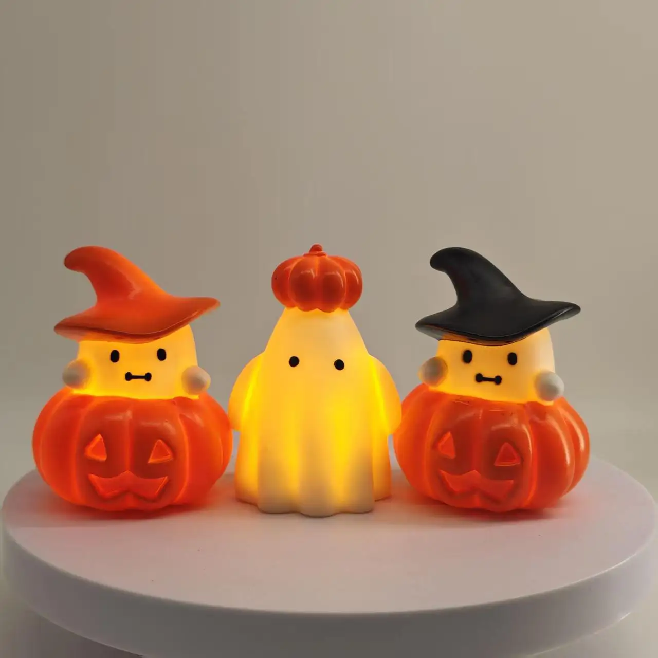 Halloween Atmosphere Light Ghost Pumpkin Glow Night Light, Creative Desktop Lamp for Holiday Party Decor
Halloween Atmosphere Light Ghost Pumpkin Glow Night Light, Creative Desktop Lamp for Holiday Party Decor