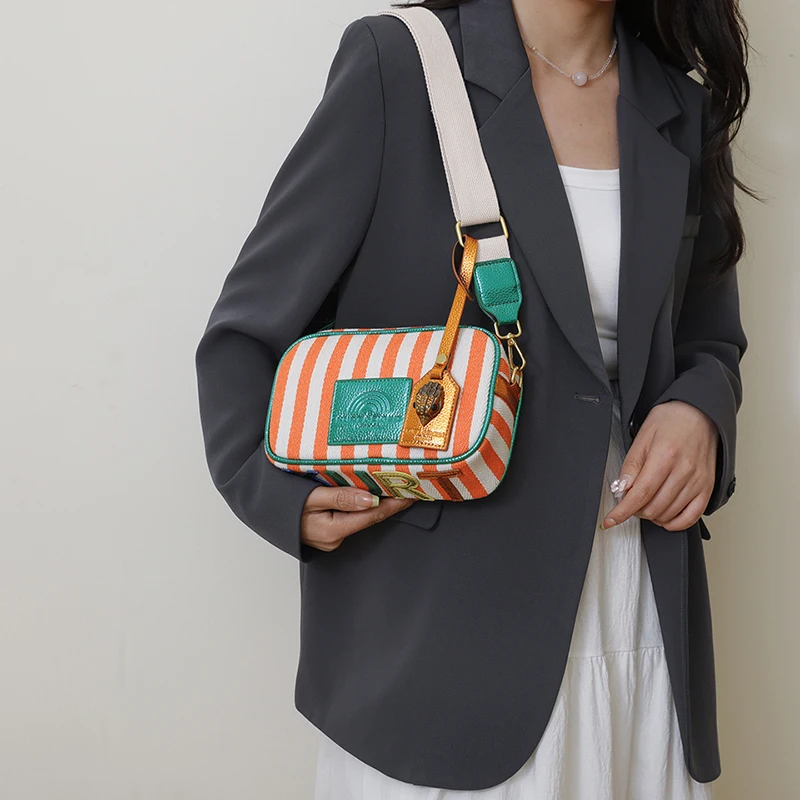 Пригородный рюкзак большой вместимости - водонепроницаемая нейлоновая сумка с кожаной отделкой и минималистичным городским стилем
Пригородный рюкзак большой вместимости - водонепроницаемая нейлоновая сумка с кожаной отделкой и минималистичным городским стилем