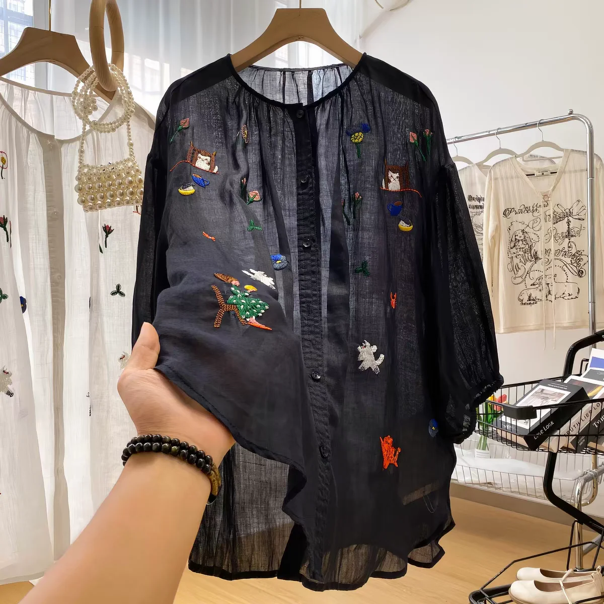Summer New plus Size Women's Shirt Loose Cotton Linen Embroidered Cover Belly Casual Outerwear Commute Style Artistic Fashion
Summer New plus Size Women's Shirt Loose Cotton Linen Embroidered Cover Belly Casual Outerwear Commute Style Artistic Fashion