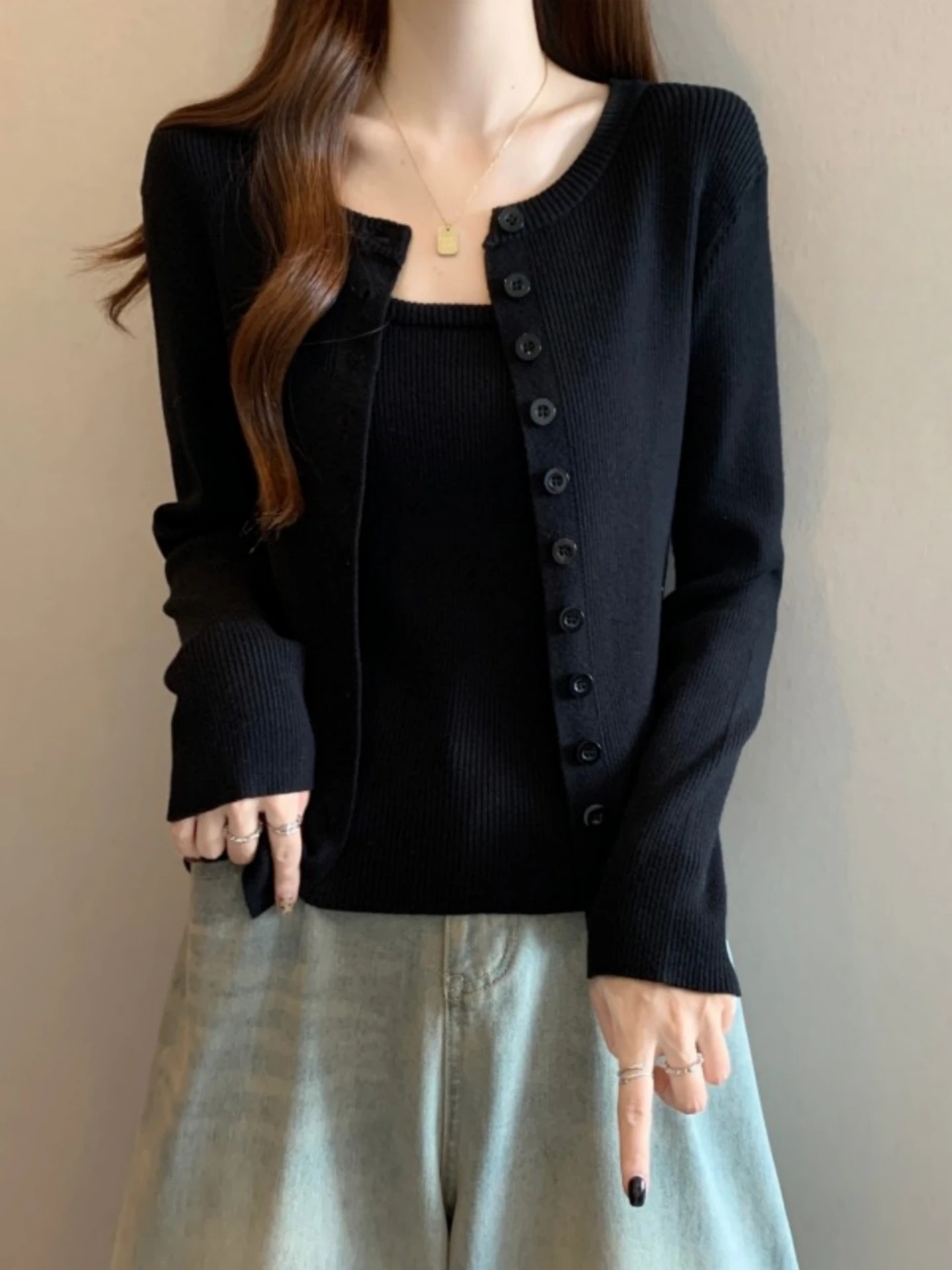 Style Knitted Cardigan And Tank Top Set for Women Spring Autumn plus Size Comfortable Soft Korean Version Slim Fit
Style Knitted Cardigan And Tank Top Set for Women Spring Autumn plus Size Comfortable Soft Korean Version Slim Fit